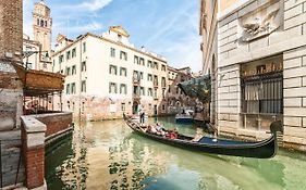 Casanova Fenice - Canal View